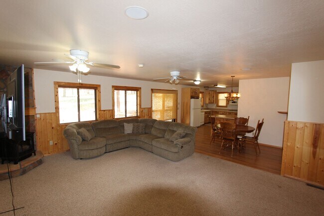 Foto del edificio - Peaceful Kachina Village Home | Backs National Forest + A/C