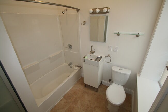 Bathrrom - 819 Hollins St