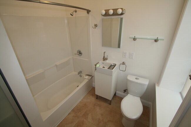 Bathrrom - 819 Hollins St