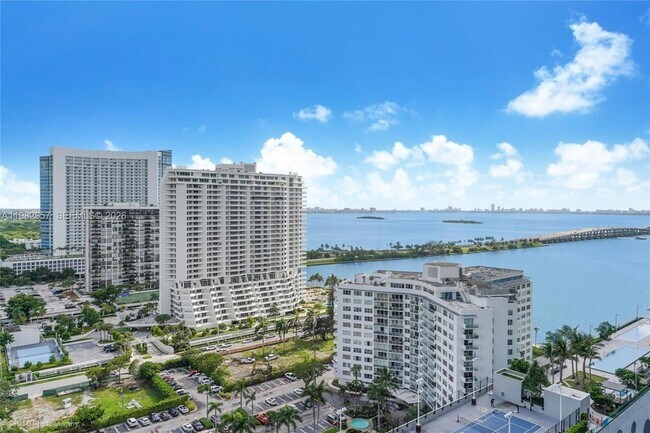 Foto del edificio - 501 NE 31st St