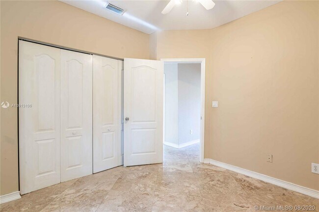 Foto del edificio - 3001 NW 99th Ave