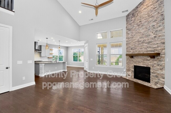 Building Photo - 16436 Palisades Cmns Dr