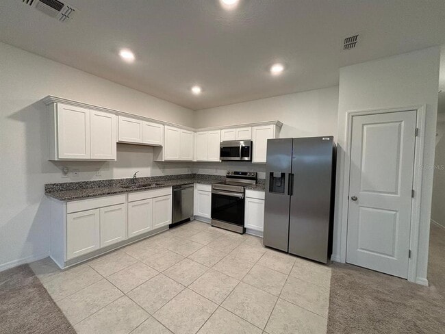 Building Photo - 177 Mandovi St