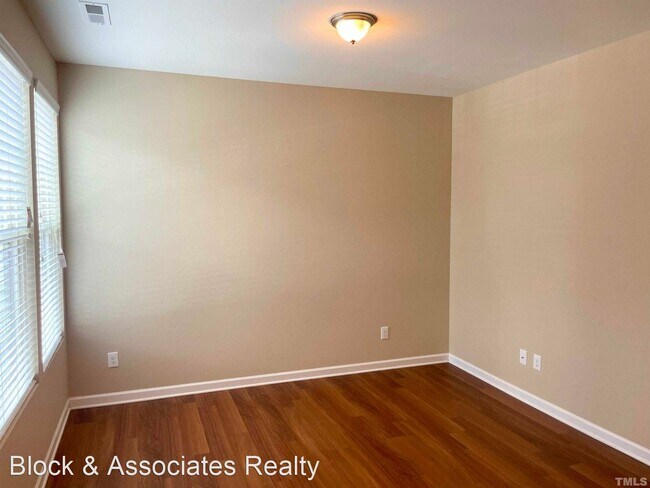 3 br, 2.5 bath House - 117 Holly Berry Lane - 4