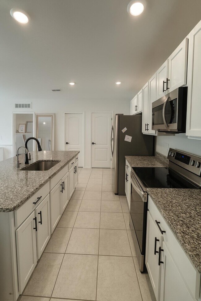 Foto del edificio - 1963 SW Import Dr