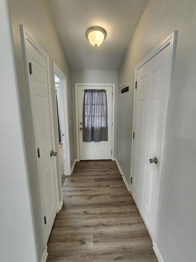 Foto del edificio - 1351 E Oakland St