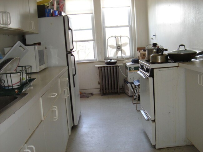 Foto del edificio - June Split 2 bed Heat Hw Inc NO FEE Students ok  Laundry, Huge sunny bedrooms