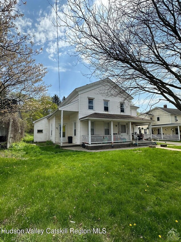 Primary Photo - 107 Main St