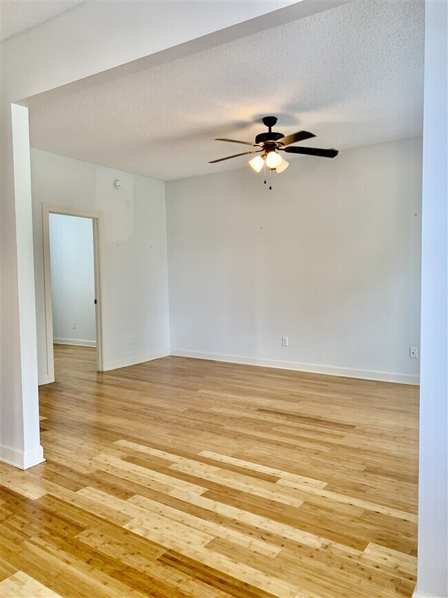 Building Photo - 1530 Dellwood Ave