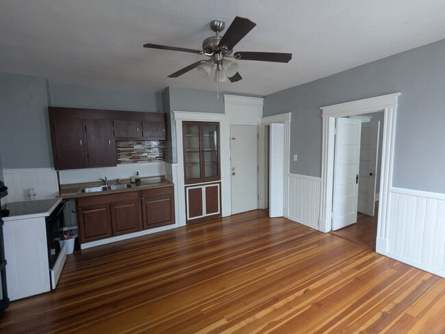 Building Photo - 23 Lyman St