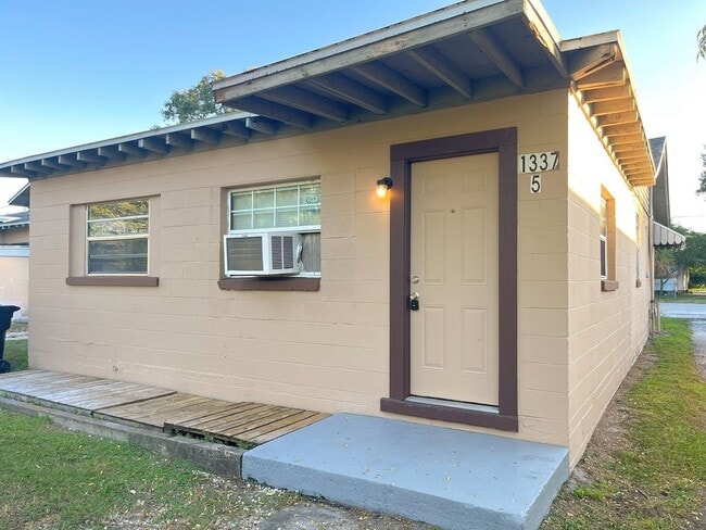 Photo - 1337 Winnifred St Townhome