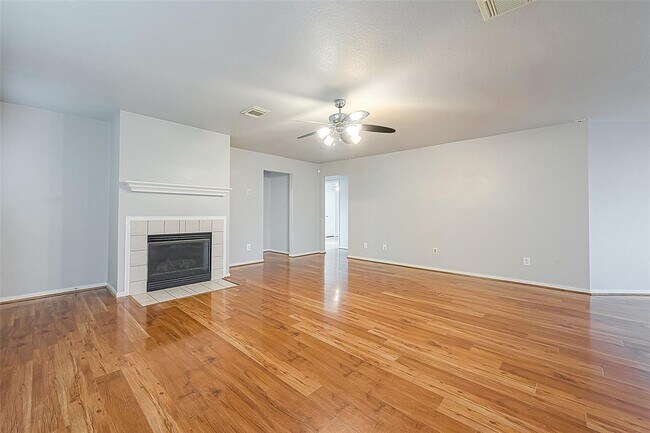 Building Photo - 1202 Sabine Brook Way