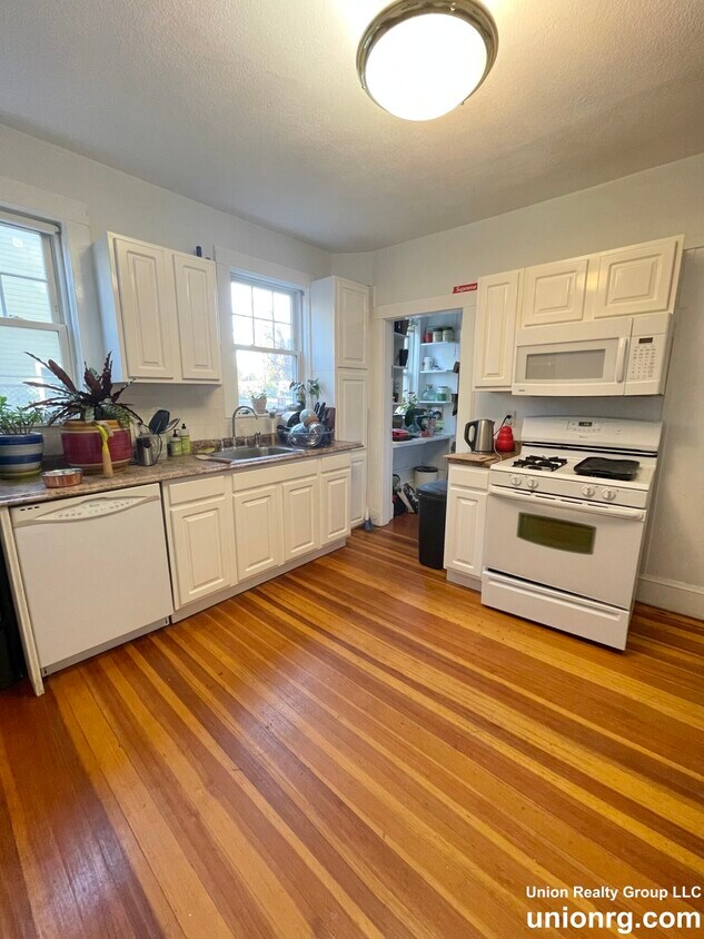 Primary Photo - 24 Dighton St