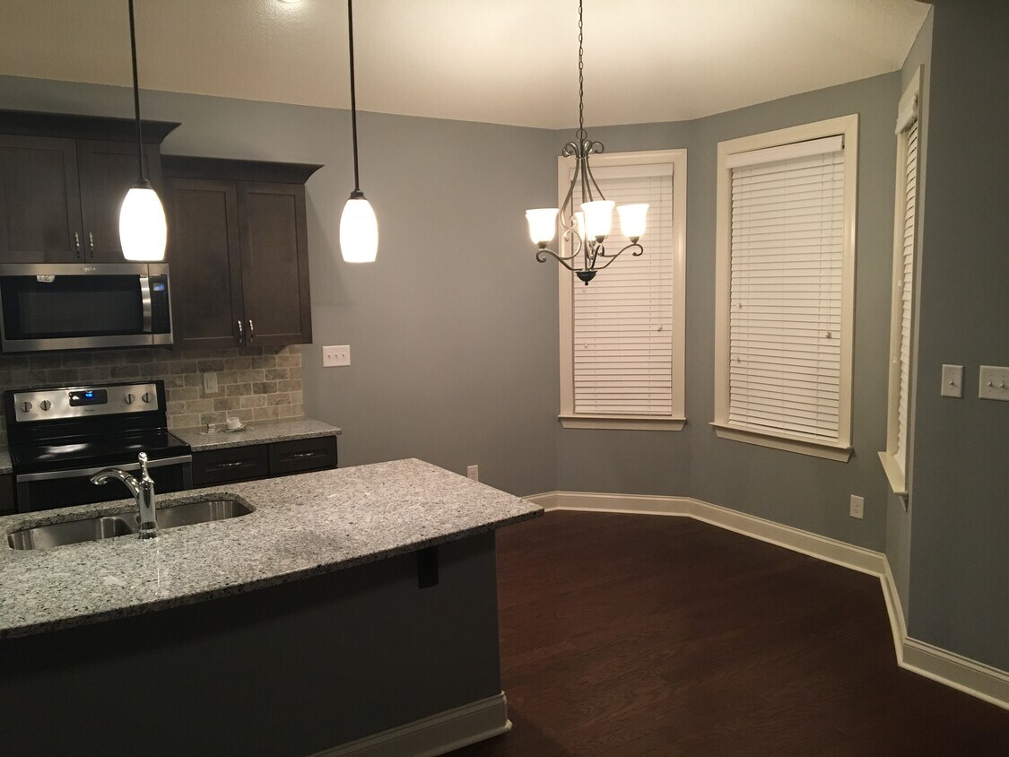 Foto principal - 216 Edgarton Way