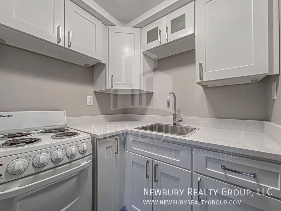 Primary Photo - Cozy 1-Bedroom Apartment with Modern Finis...