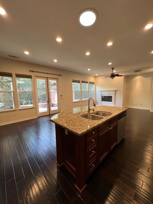 Foto del edificio - Spacious Single Story Home in Columbus Square