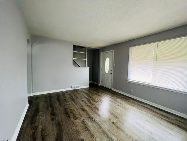Building Photo - Gorgeous 3 Bedroom Single Family Home!