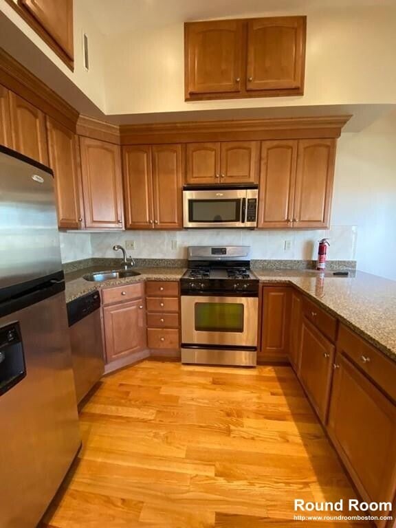 Building Photo - 261 W 2nd St