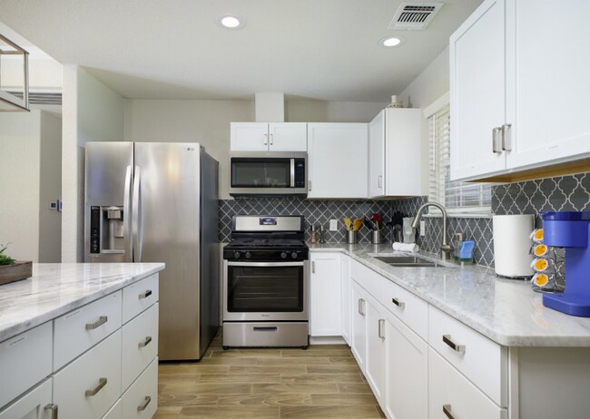 Building Photo - 350 Rasa Dr