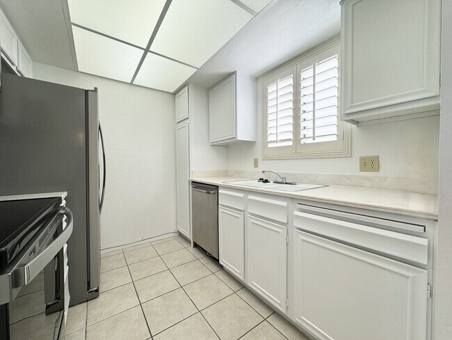Foto del edificio - AVAILABLE NOW!!! 3 Bedroom / 2 Bath UPSTAI...