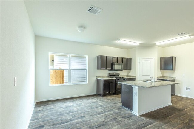 Foto del edificio - 15204 Kent Justin Dr