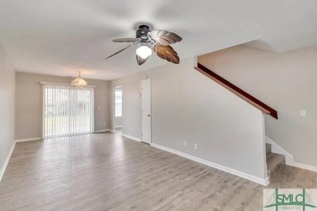 Building Photo - 4 bed 2 bath in Richmond Hill! Available n...