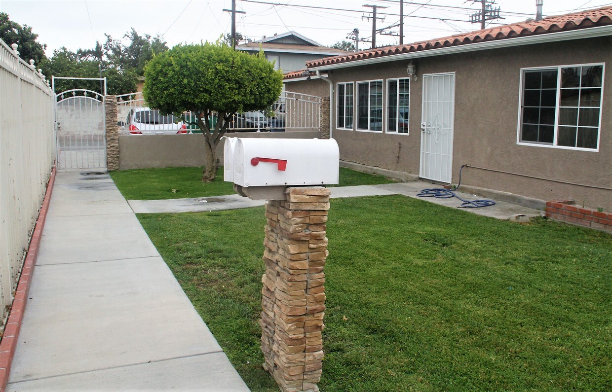 15354 1/2 Paramount Blvd, Paramount, CA 90723 House Rental in