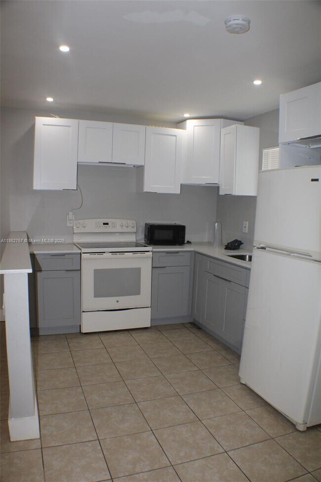 Foto del edificio - 3133 SW 13th St