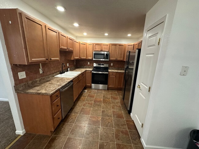 Building Photo - 520 Persons Rd