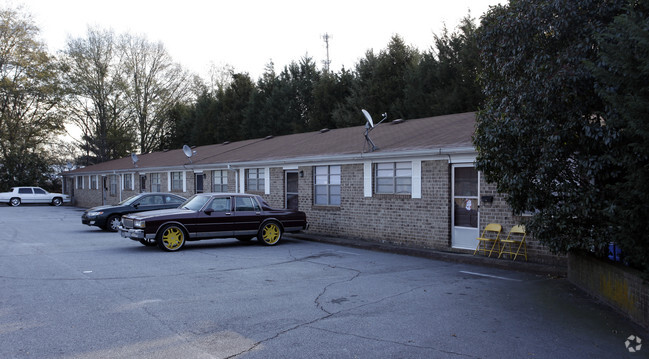 Foto del edificio - Oakcrest Apartments