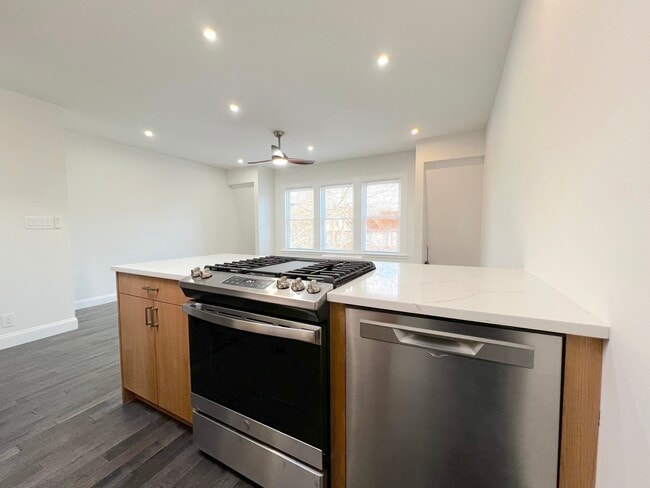 Building Photo - 101-13 Ascan Ave