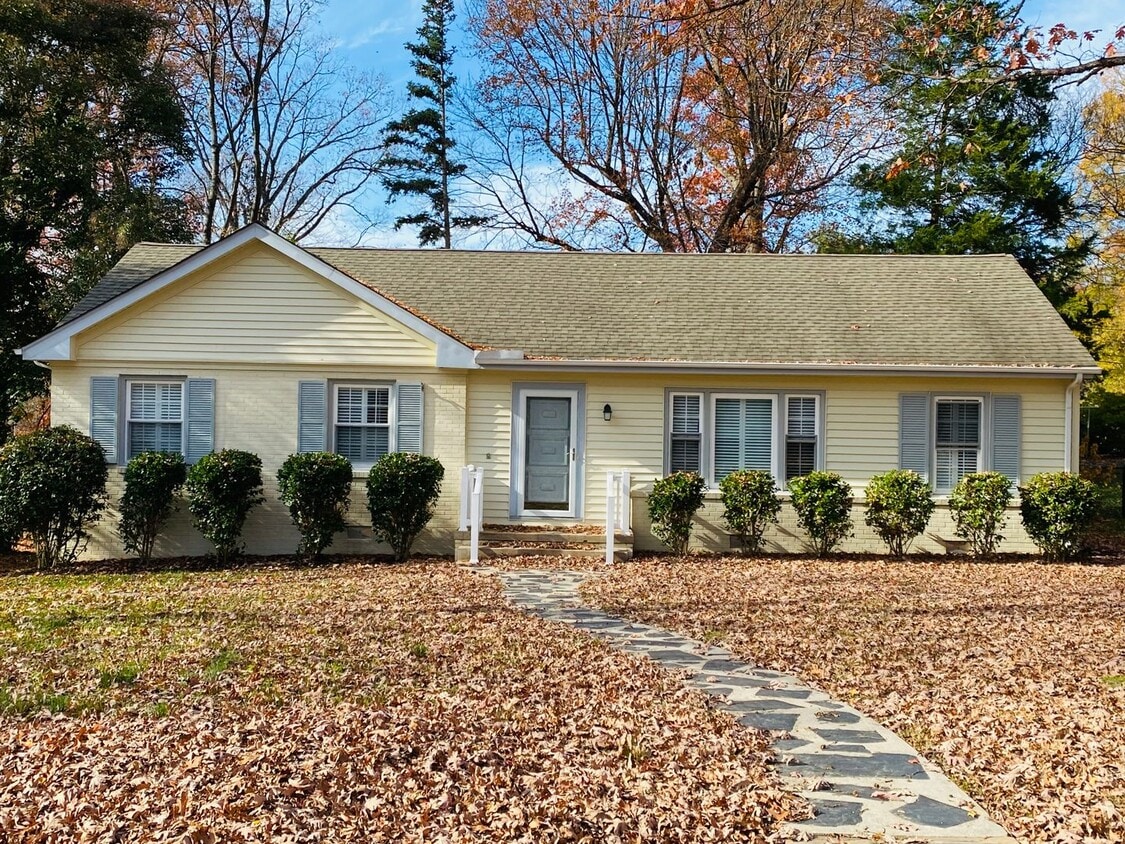 Primary Photo - Beautifully Updated 3bdrm/2bth Ranch Style...