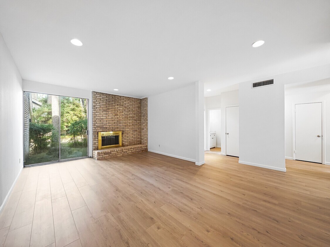 Foto del edificio - 2139 Lake Village Dr