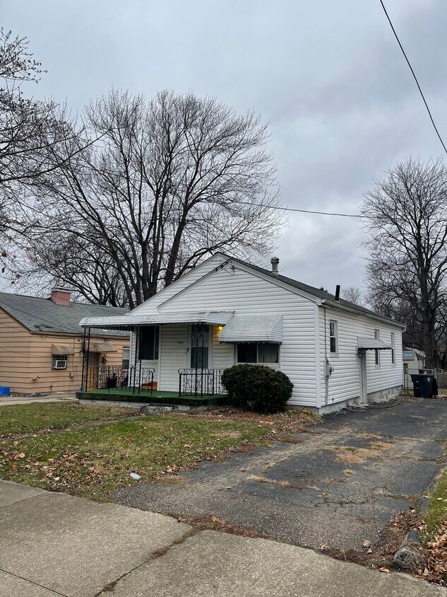 Primary Photo - 975 Clifford Ave