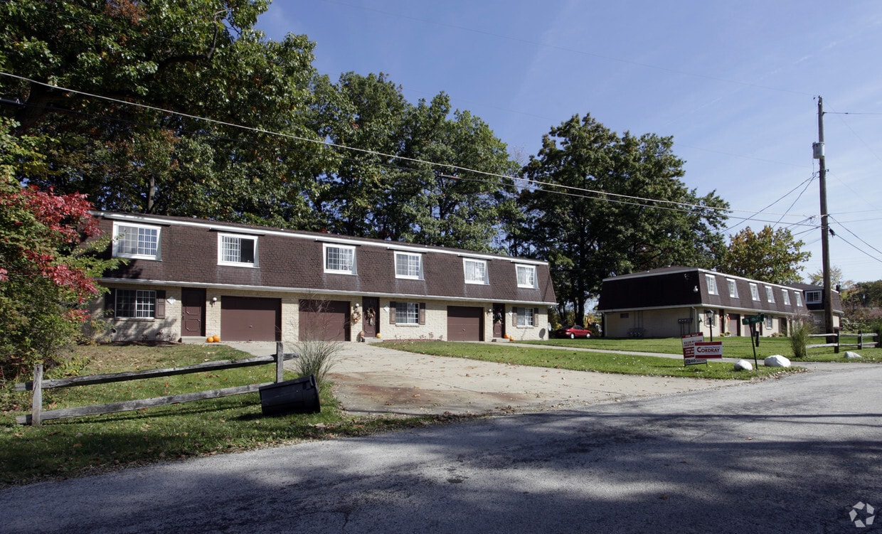 Primary Photo - 279-295 Canova Dr