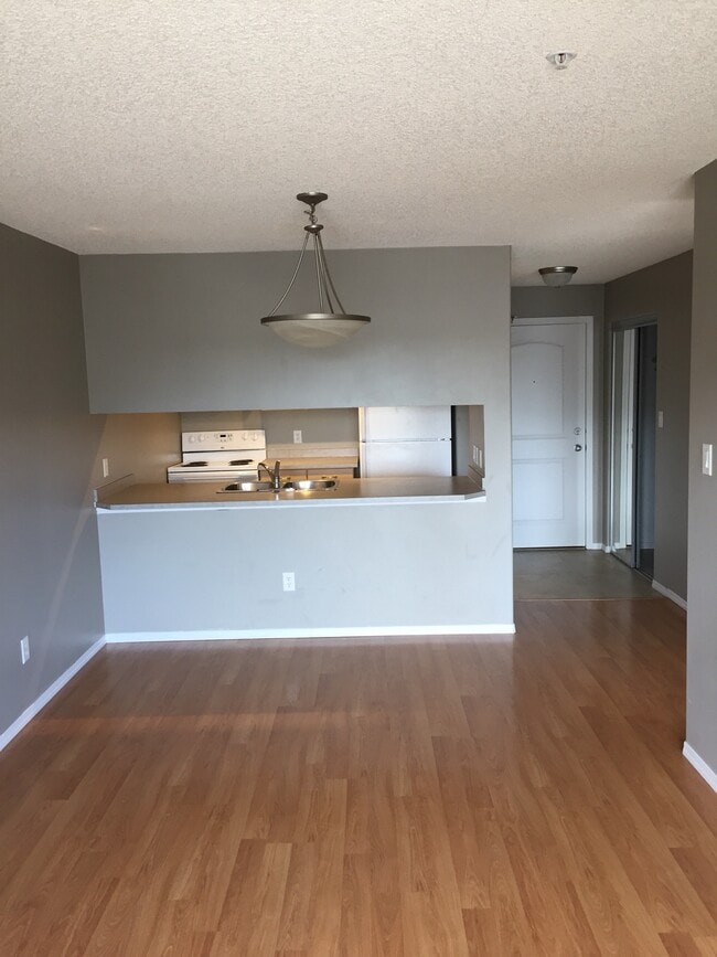 Building Photo - 1 Bed 1 Bath Unit in Morinville, AB