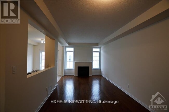 Building Photo - 567 Ashbourne Crescent