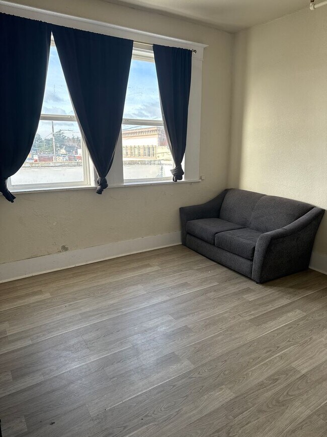 Foto del edificio - 97 E 1st St