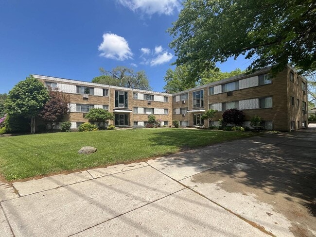 Foto del edificio - 2275 Warren Rd