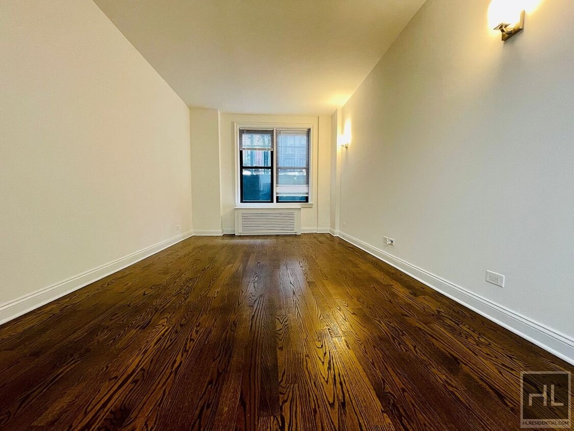 Primary Photo - WEST 22 STREET