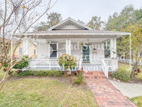 Building Photo - 916 Vistabula St