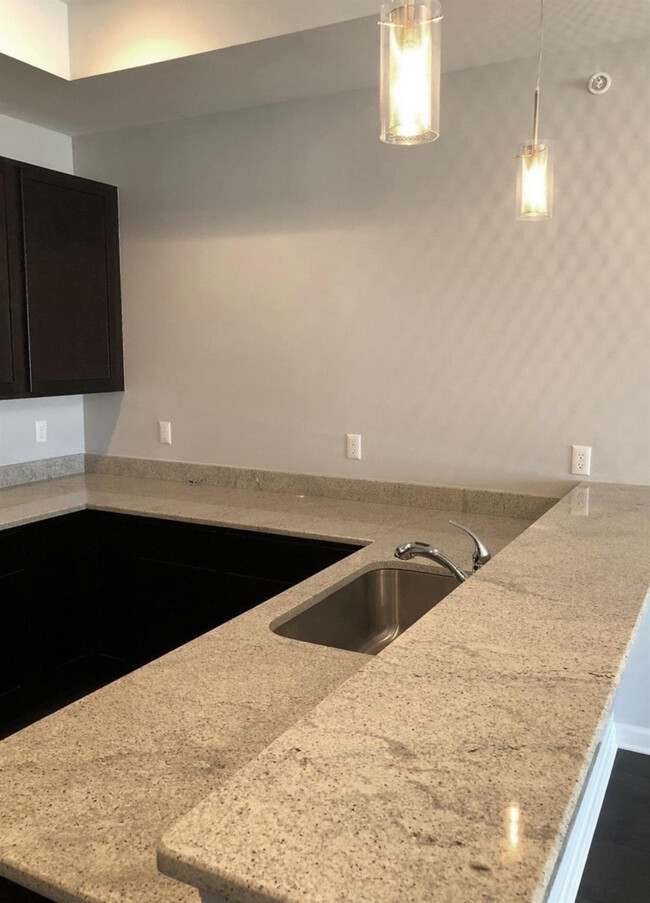 Foto del edificio - 5535 Arbor Chase Dr