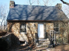 Building Photo - 307 Foxhaven Farm