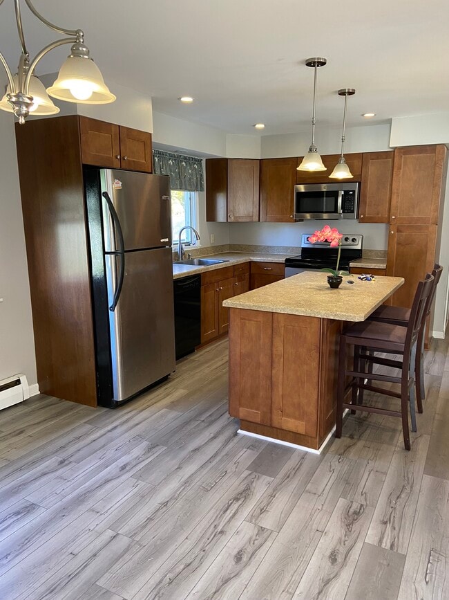 Full Kitchen - 110 Dobson St