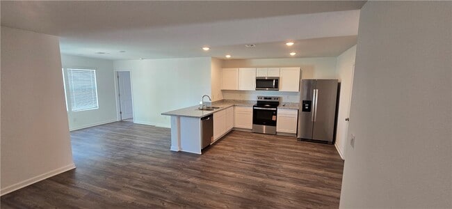 Building Photo - 2109 E Crystal Dr