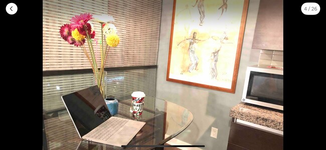 Photo du bâtiment - 624 King St W