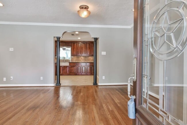 Building Photo - 4614 Maple St