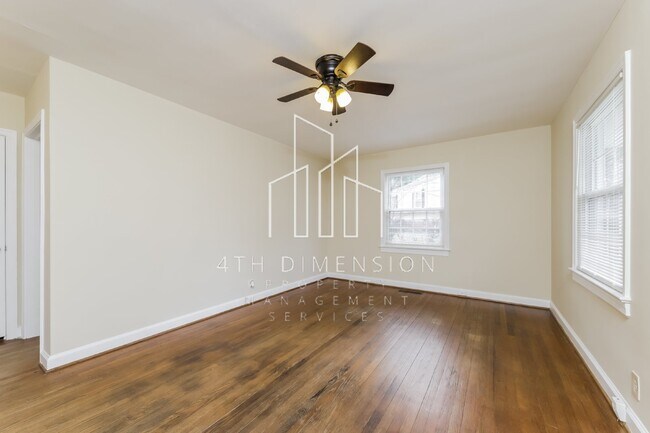 Building Photo - Charming 2-Bedroom Home with Spacious Layo...