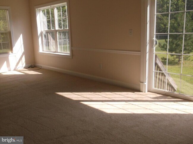 Foto del edificio - 274 Maple Ct