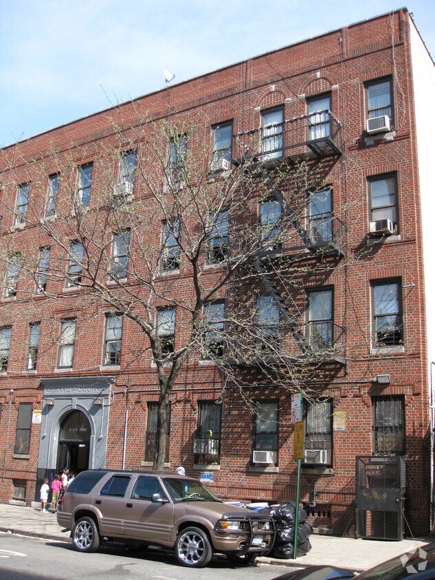 Building Photo - 108 Grove St